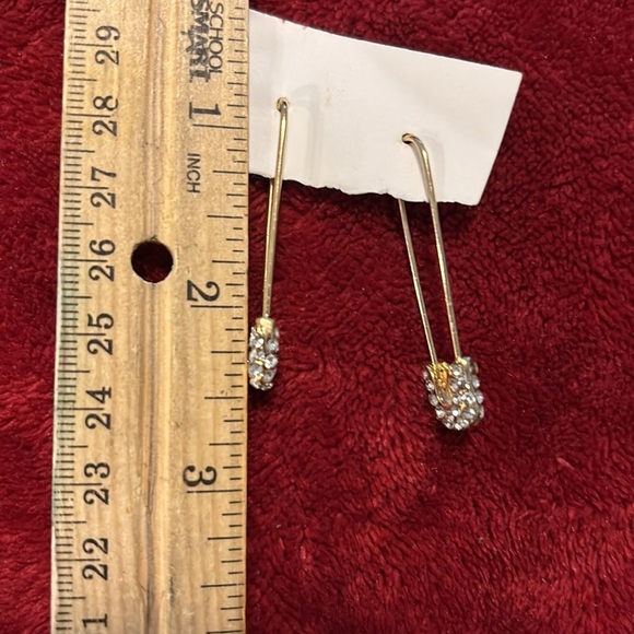 Crystal metal gold plated pin earrings - Picture 8 of 12